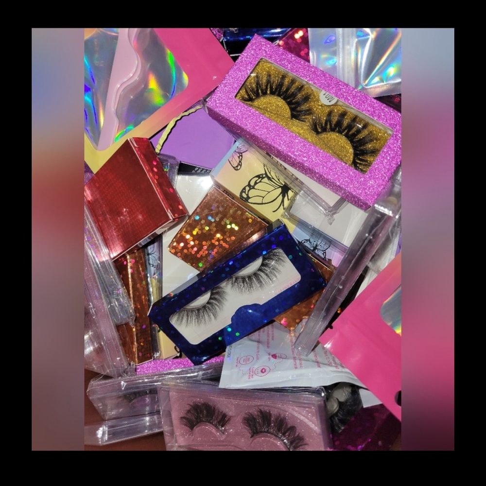 Lash Mystery Box - Makeup and Accessories Box